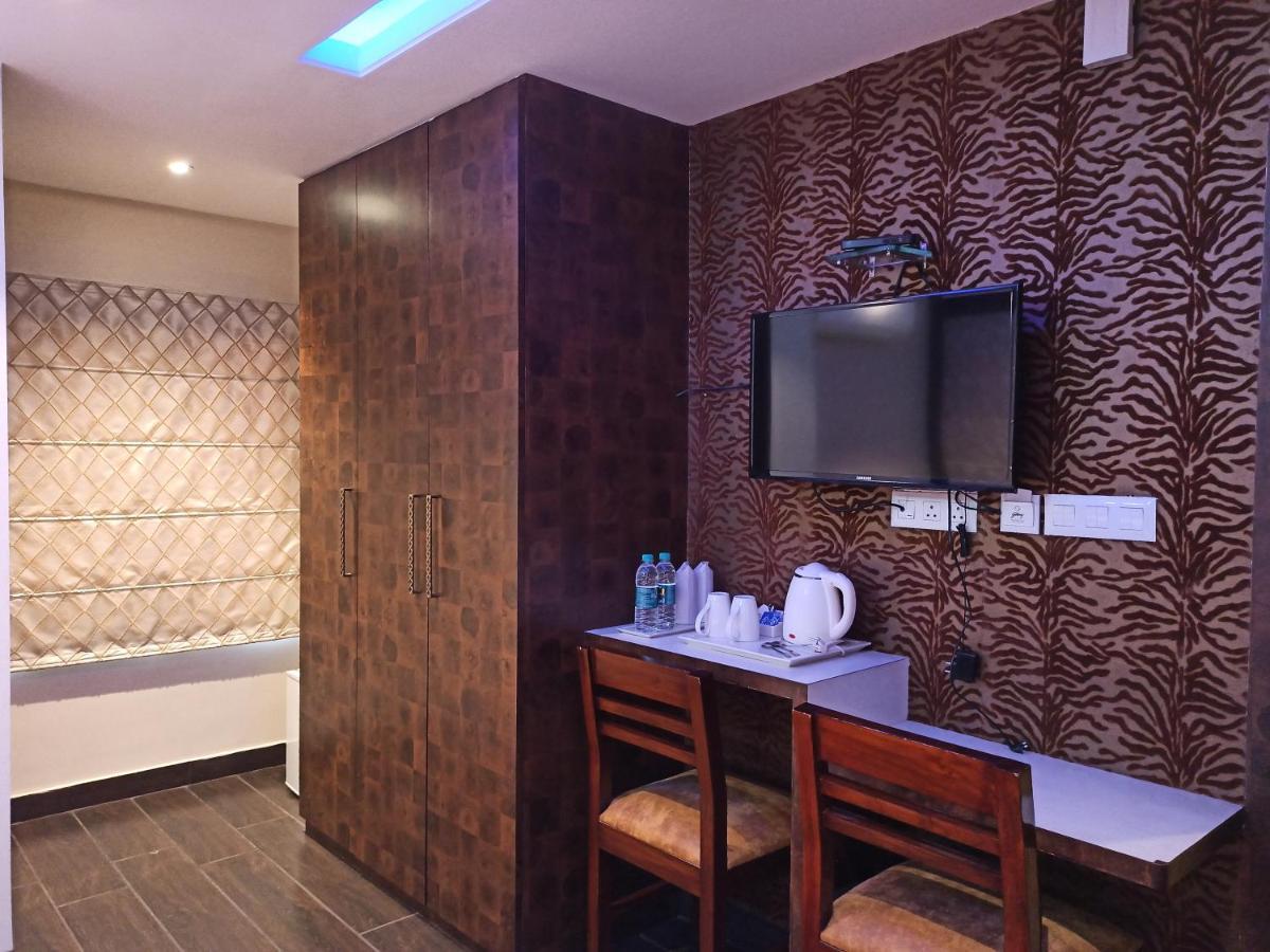 Hotel A P Home'S - A Boutique Hotel Guwahati Bagian luar foto